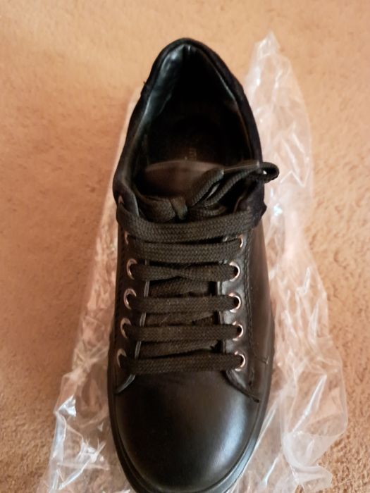 Женские кроссовки