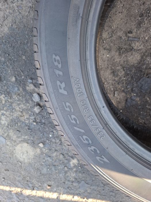 Vand 2 anvelope 235 55 18 pireli bune de vara