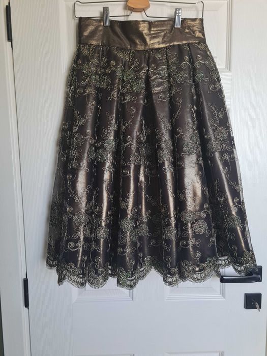 Елегантна, миди пола