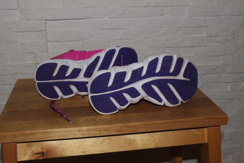 Детски маратонки Under Armour - номер 28