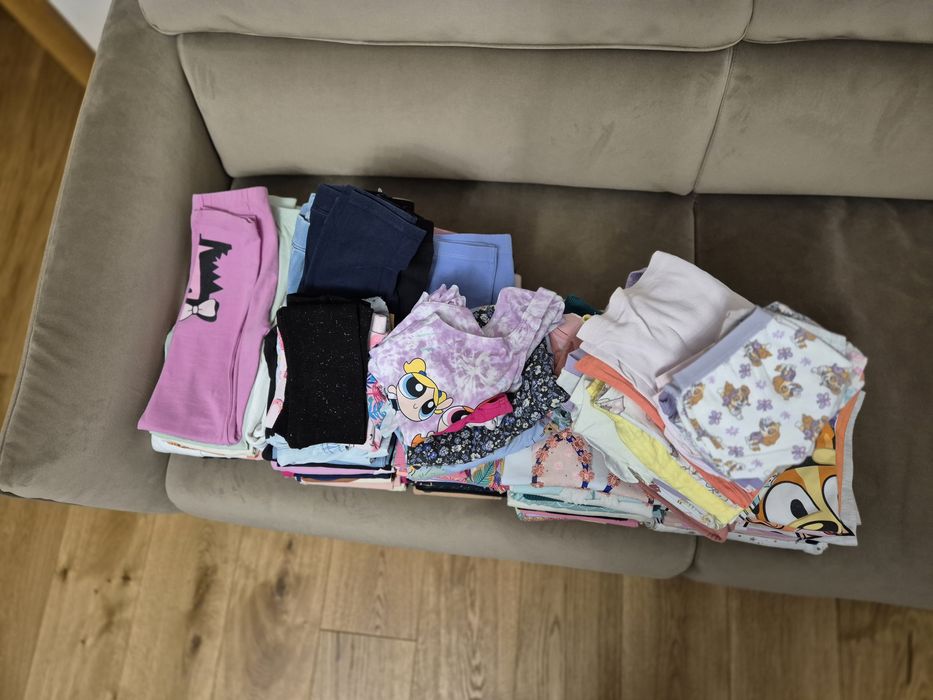 Hainute fetita marimea 122, 128 si 134