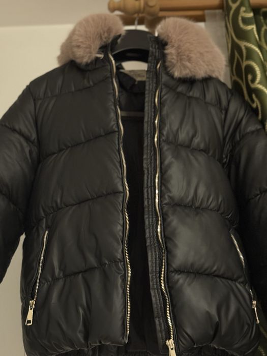 Geaca dama scurta neagra  cu gluga si blana detasabila