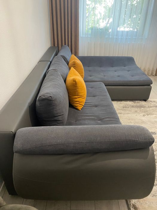 Canapea extensibilă modernă, 3m x 1,85m, stare excelentă