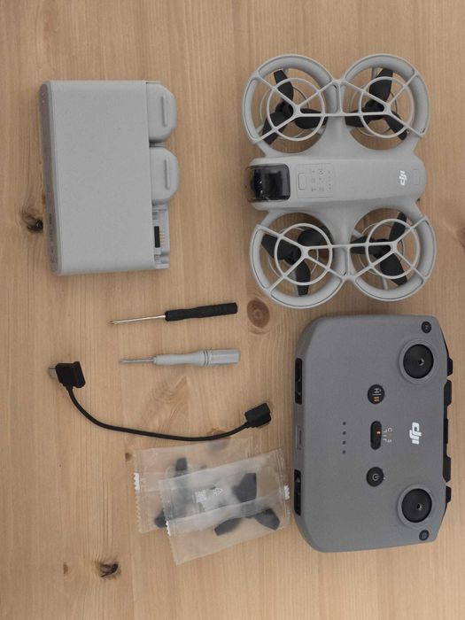 Drona DJI Neo (4k 30fps 12MP) Fly More Combo