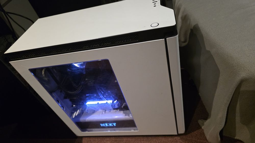 Настолен Компютър