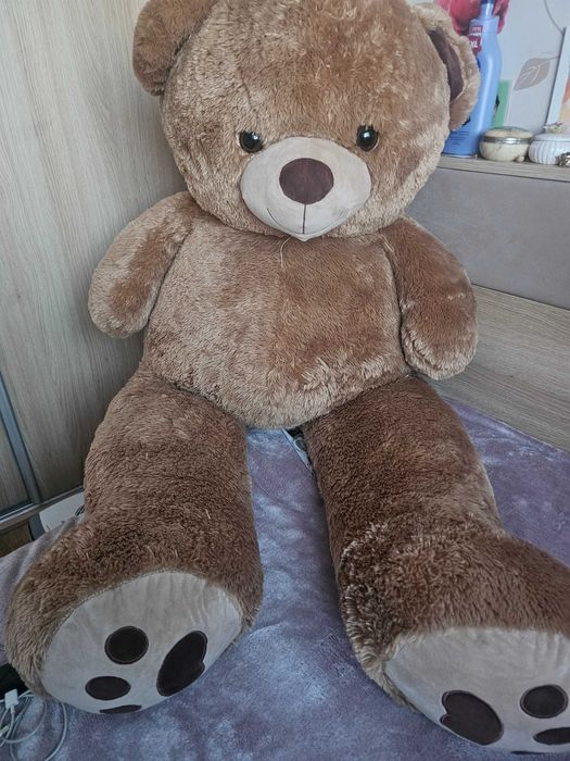 Плюшен мечок 140 см. Идеален за подарък на любим човек или дете
