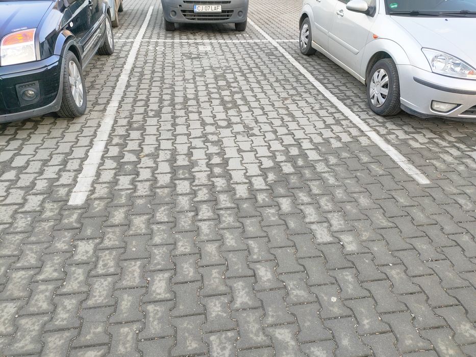 Închiriez parcare pe termen lung !