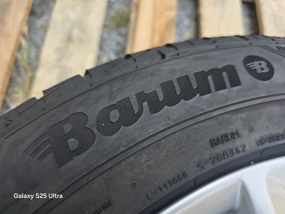 4бр. летни гуми 215/60/17 Barum