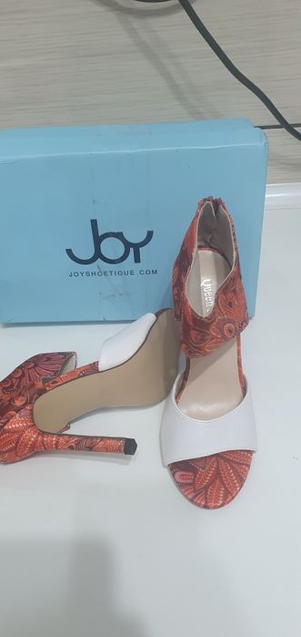 Sandale noi elegante