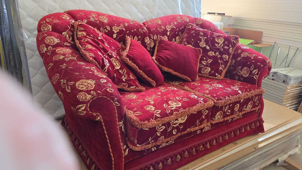Canapea  Living – Made in Italy – catifea roșie – stil clasic italian