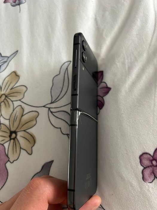 Samsung flip 4 128 GB