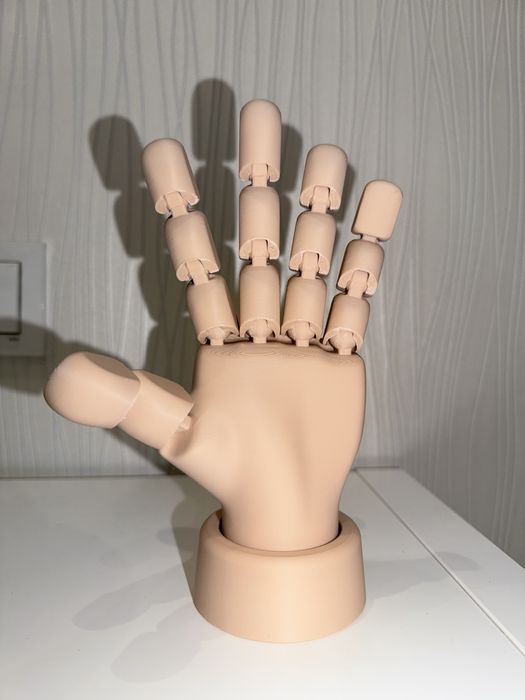 Подвижная статуэтка руки