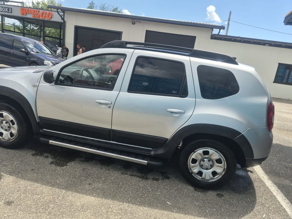 Vând Dacia Duster