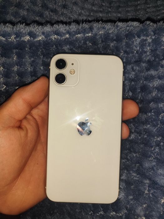 Продам срочно 11 айфон