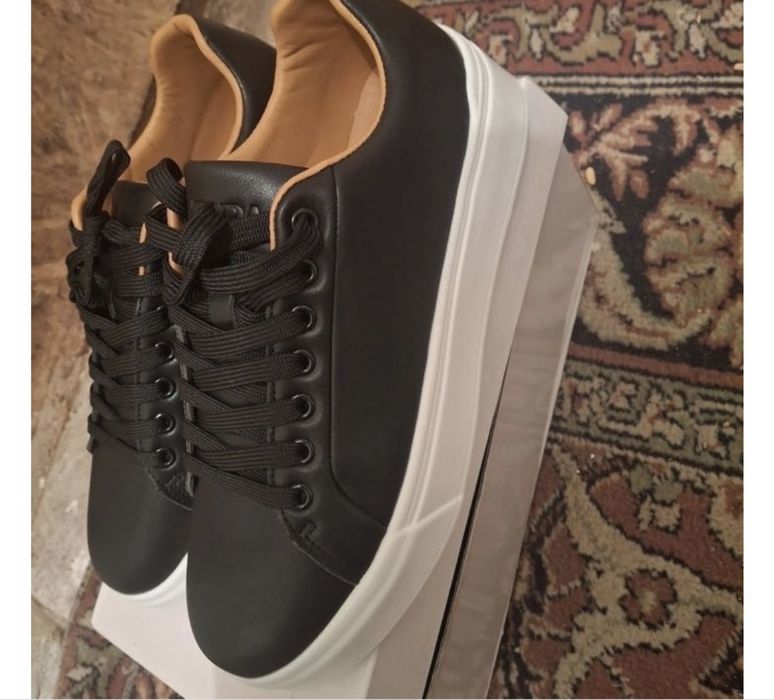 Новые кроссовки