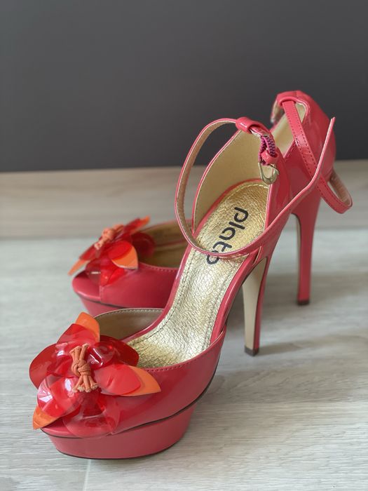 Продам новые туфли