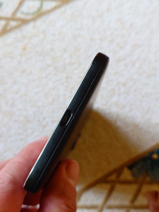 Vând smartphone HTC One E9