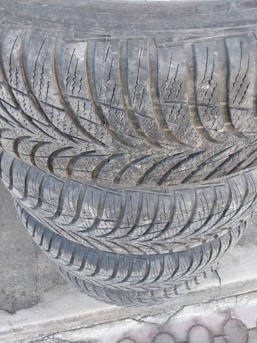 Резина с дисками всесезонка.