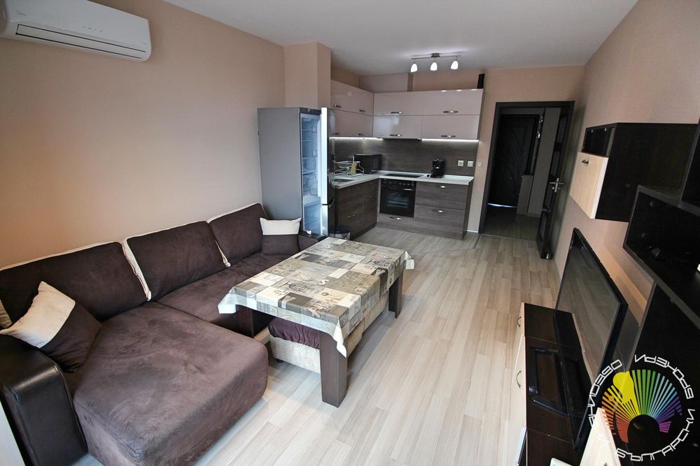 Дава се под наем Двустаен апартамент в Бургас, Изгрев - 60 кв.м за 510 € - Снимка #1