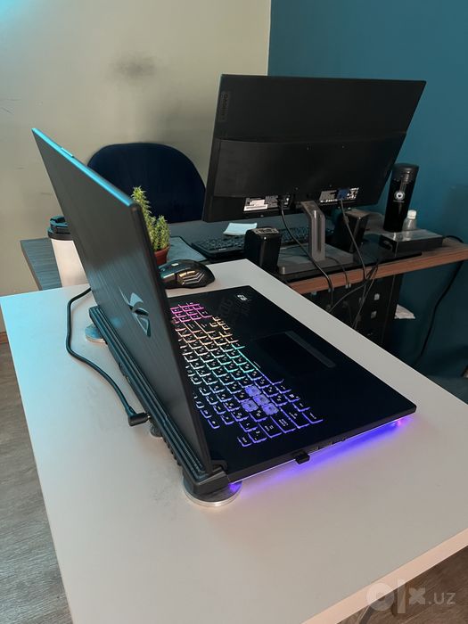 ASUS ROG Strix G712LW, 240Ghz