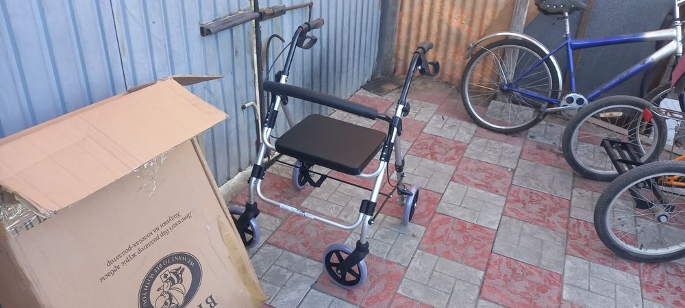 Продам новые ходунки