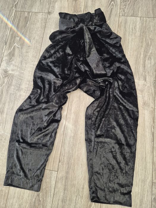 Блестящ черен панталон