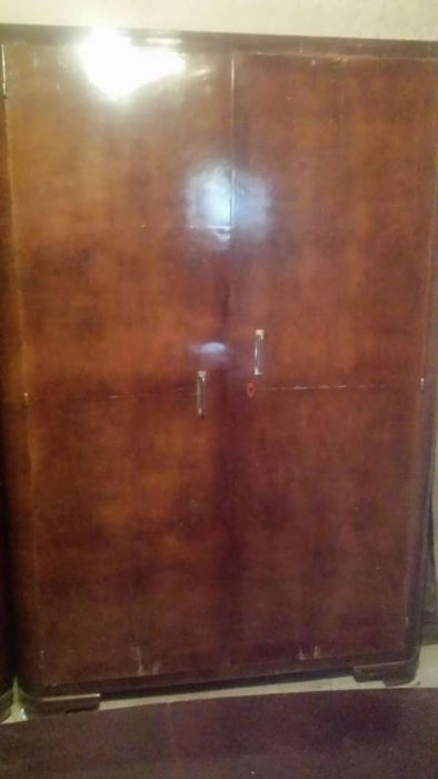 De vânzare mobilă din nuc