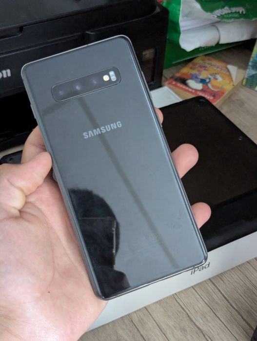 Обменяю Samsung S10 plus