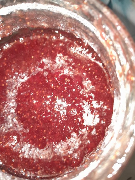 Продам малину клубнику крыжовник