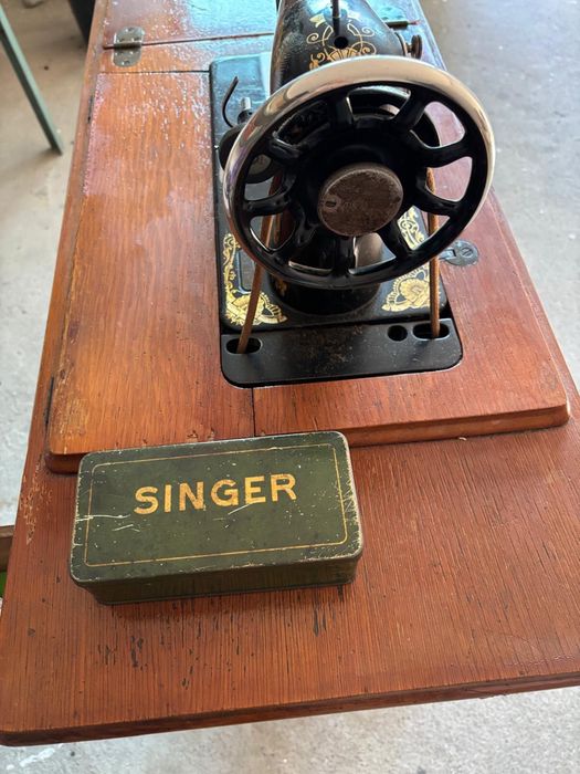 Masina de cusut Singer