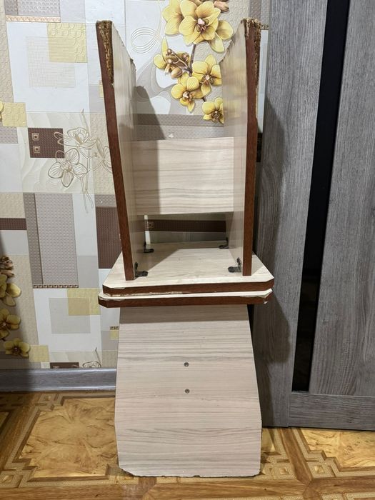 Телевизор с подставкой