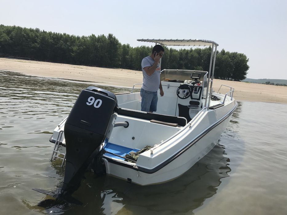 Barca + Ponton de vanzare ancorat  in Parcul Mare