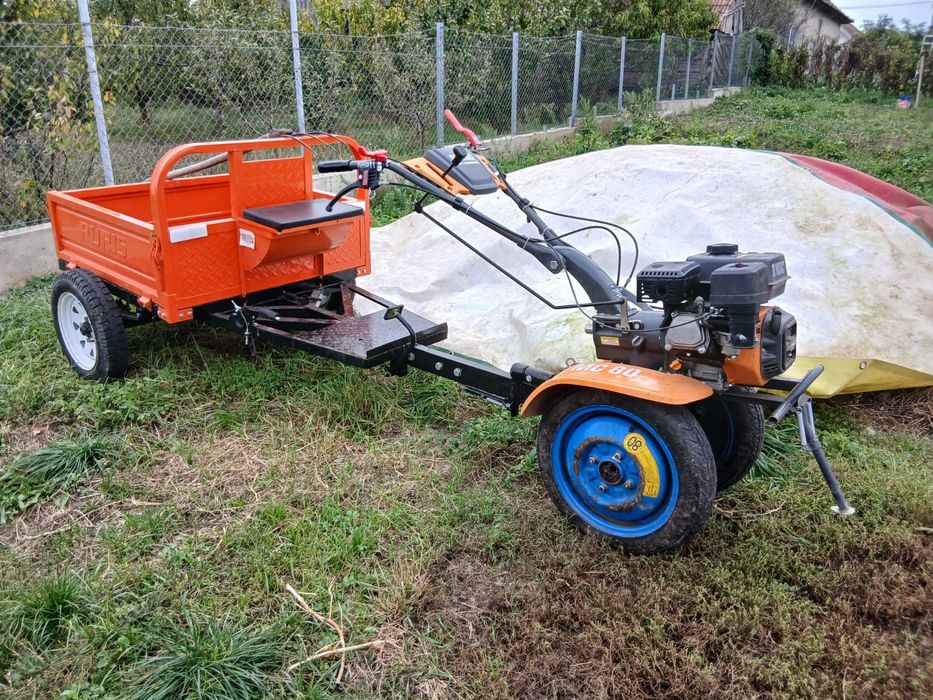 Vând  motocultor cu remorca