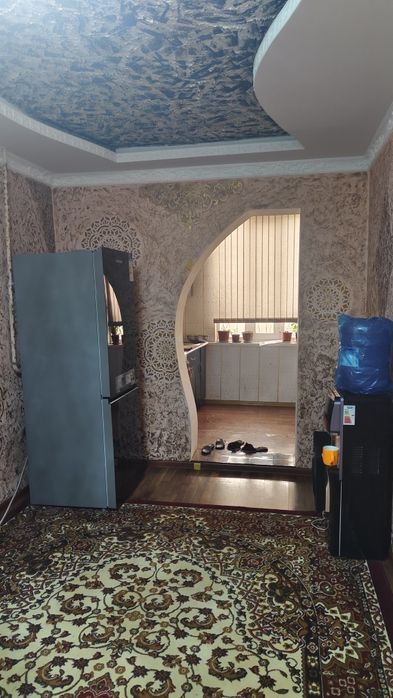 3 honalik yevro rimont qilingan 1 chi etaj oldi arqa agarot bor