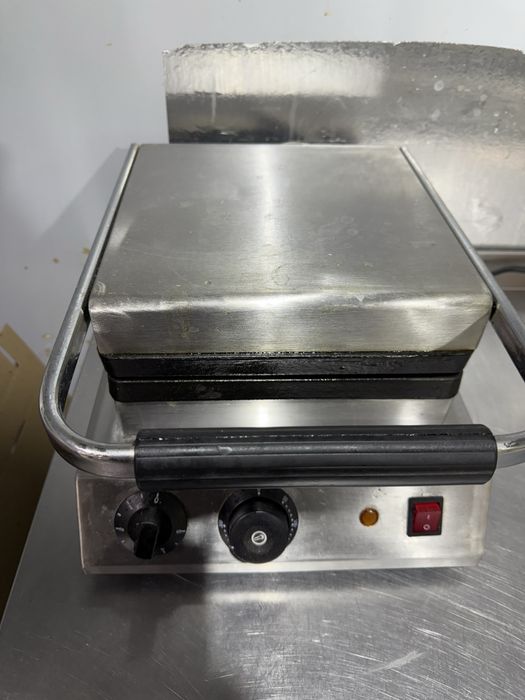 Вафельница профессиональная