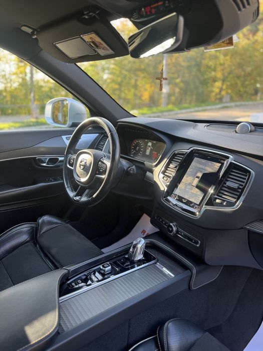 Volvo XC 90-T8 Hybrid 400 cp R design