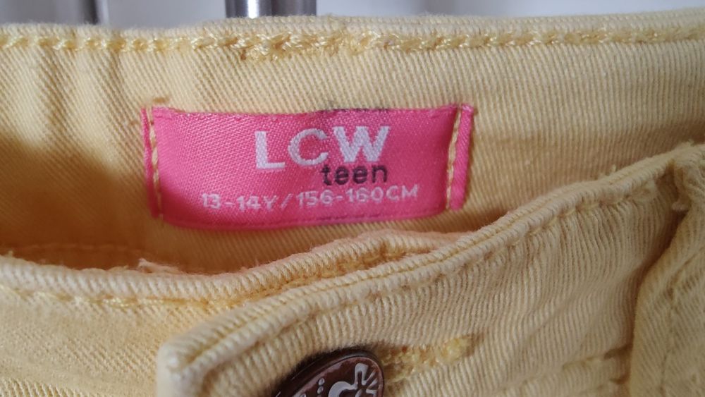 Blugi scurți galbeni/kaki