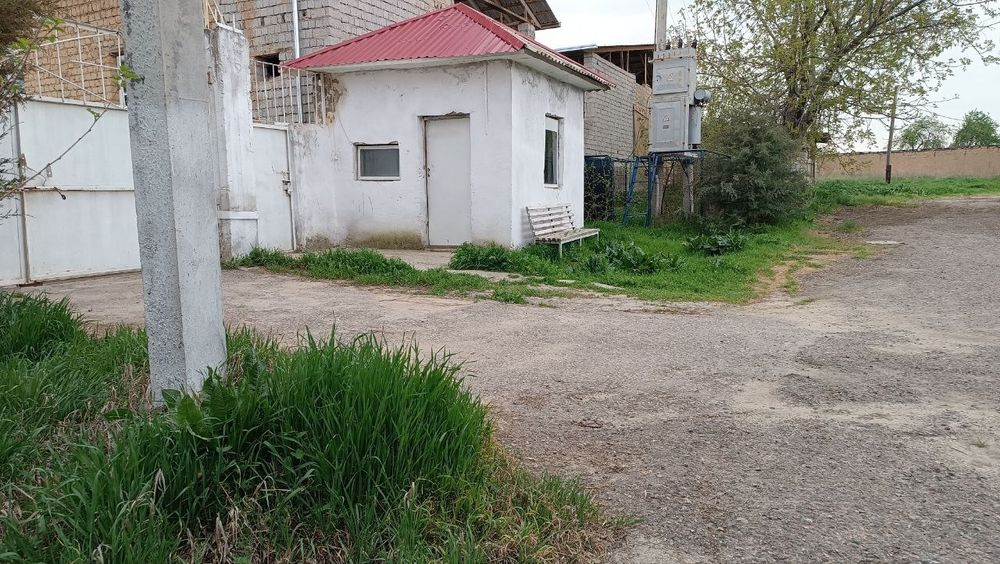 Продаётся нежилой участок 1,2 гектара со складом.