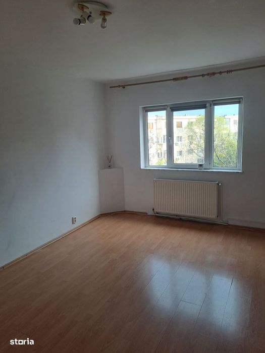 Inel I-Eden-Apartament cu 2 camere decomandate, centrala gaz — fotografia 1