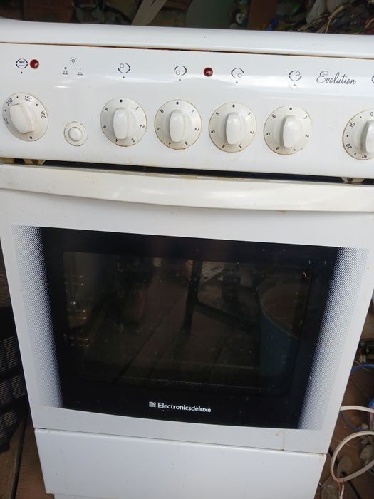 Продам  эл.плиту