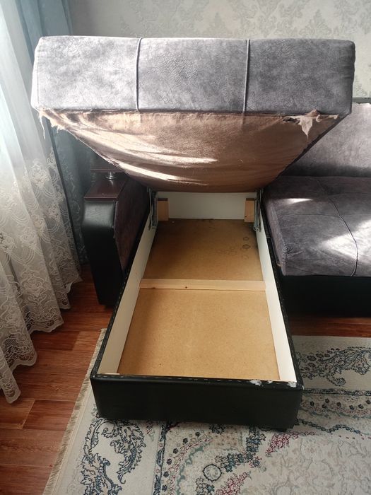 Продам диван средним состояни