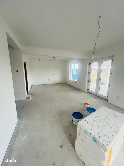 Casa partial finisata in Santandrei