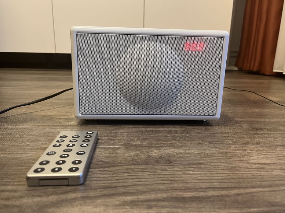 Radio Geneva Sound Model S, 30 W, cu telecomanda si line-in Jack 3.5