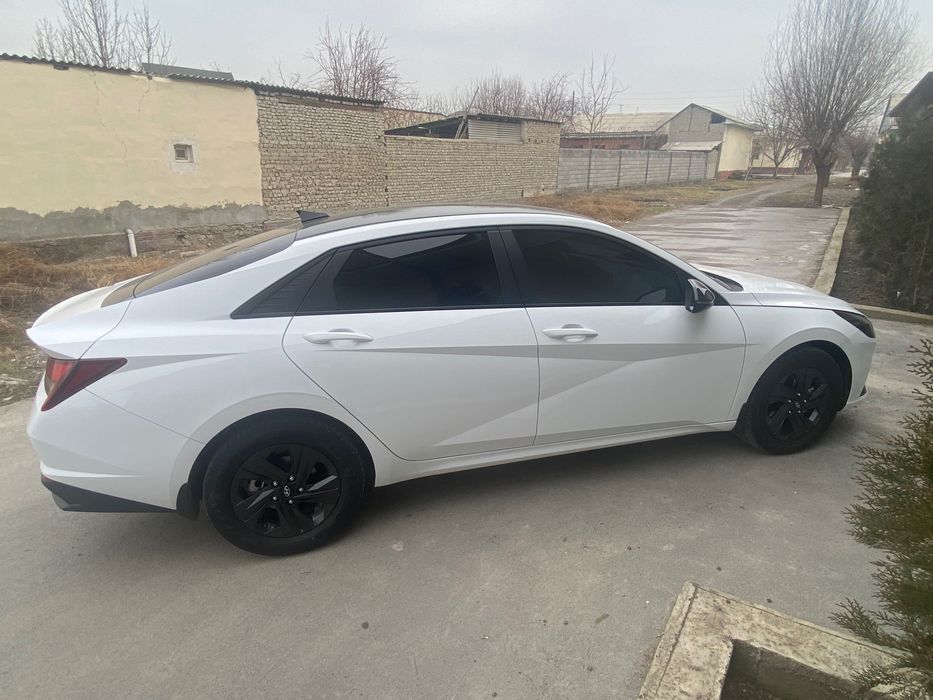 Hyundai Elantra 2022