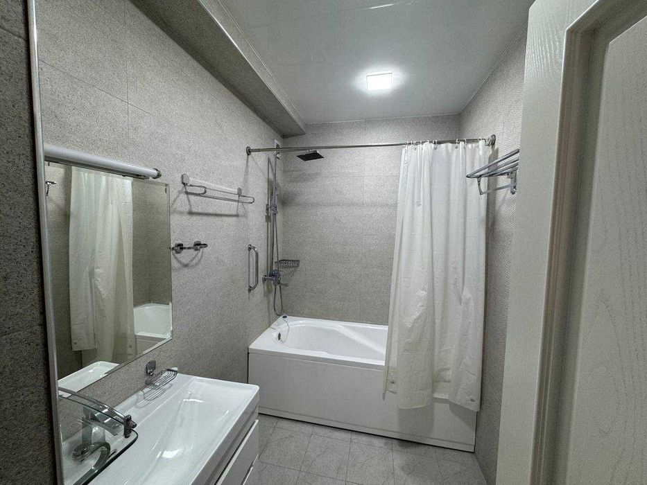 Сдаётся в аренду просторная 5-комнатная кв в жк Zarafshon на Юнусабаде