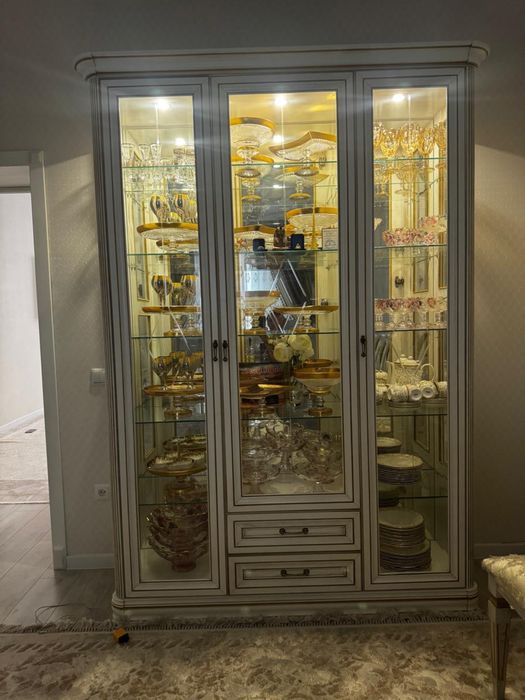 Продаётся горка  (витрина ) для зала