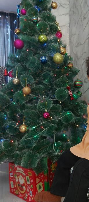 Новогодняя ёлка продаётся