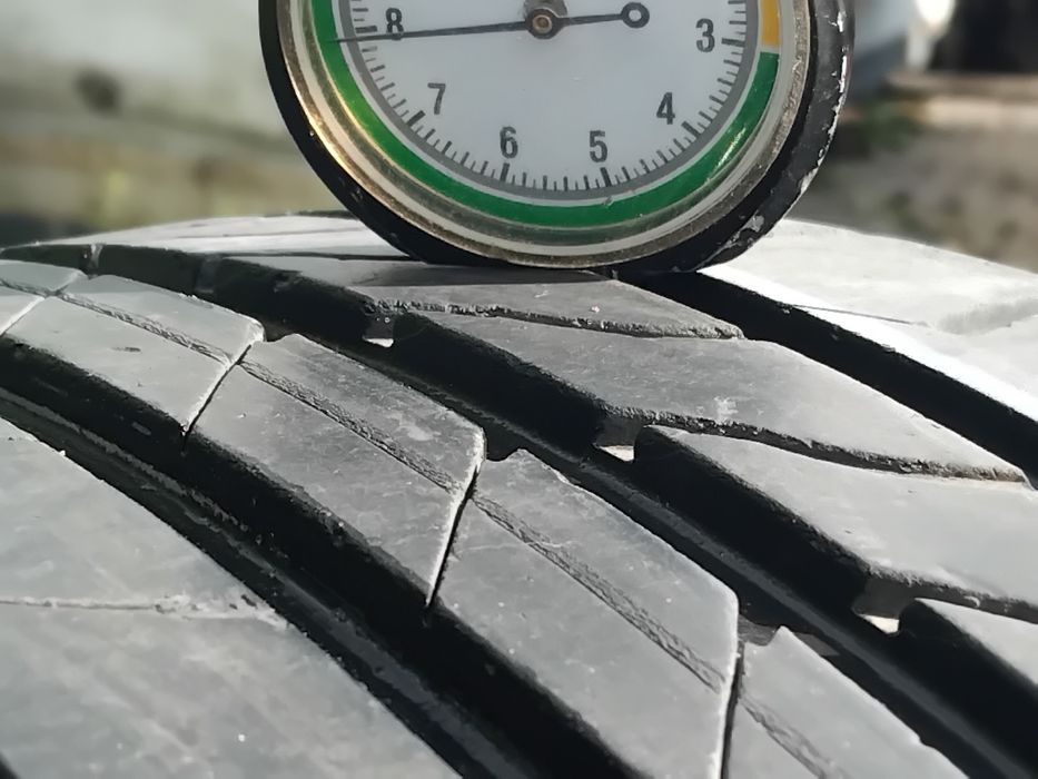 Гуми 225 45 18 Гудиър Goodyear 2 броя - нов внос. Не са нови!
Гумите са нов внос и са запазени, без забележки по структурата. Подходящи за дъл