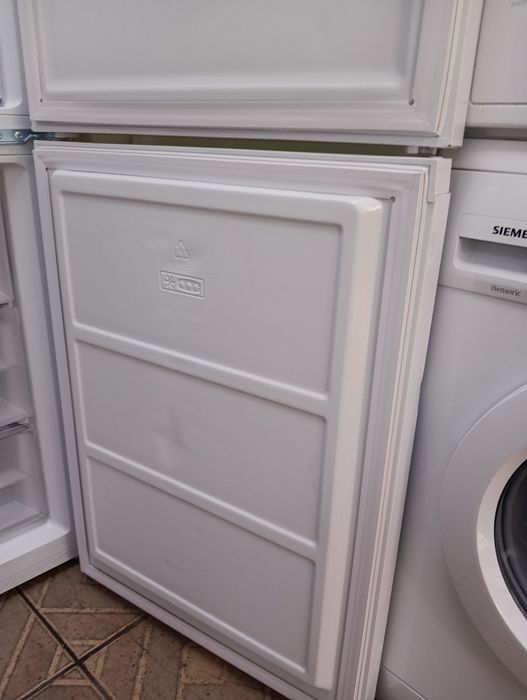 Чисто нов  комбиниран хладилник с фризер  с две години Гаранция!