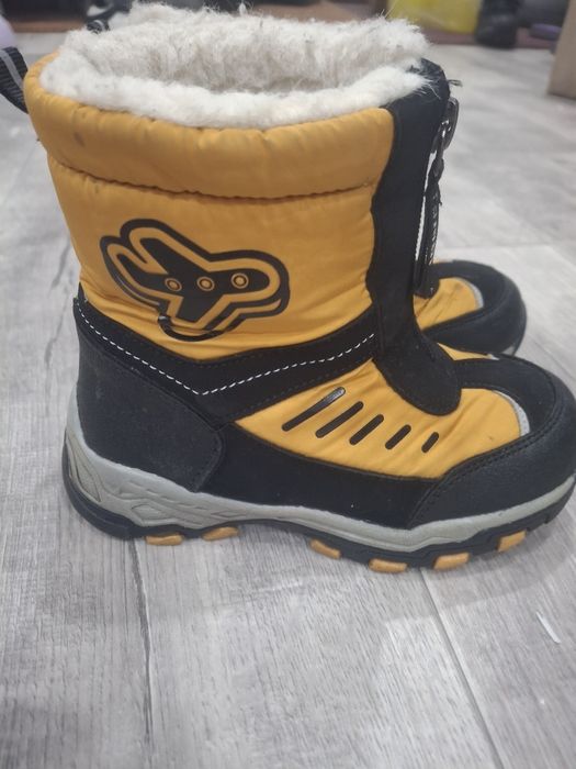 Продам детскую обувь зима.